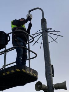 lights fixing outdoors