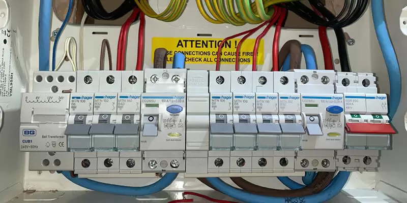 Tell Me Why: Fuse box - how to connect fuses?